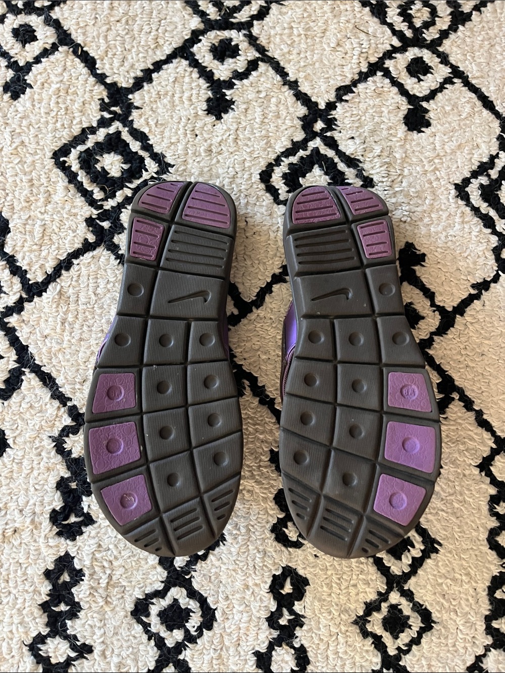 Nike Women’s Brown & Lavender Thong Sandals with Comfort Footbed- size 8 - Picture 2 of 3